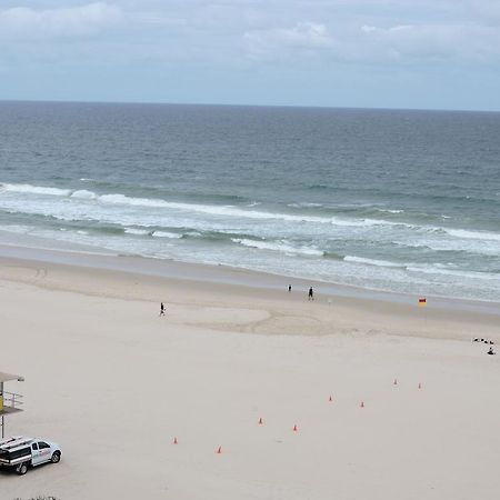 President Holiday Apartments - Absolute Beachfront Gold Coast Bagian luar foto