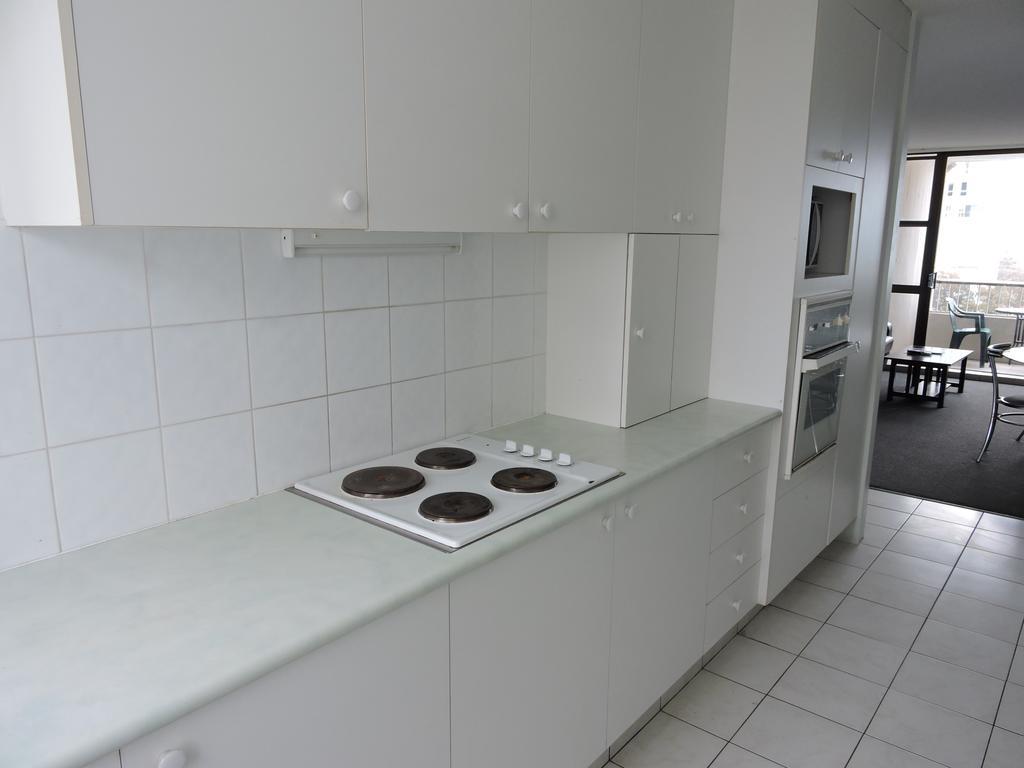 President Holiday Apartments - Absolute Beachfront Gold Coast Bagian luar foto