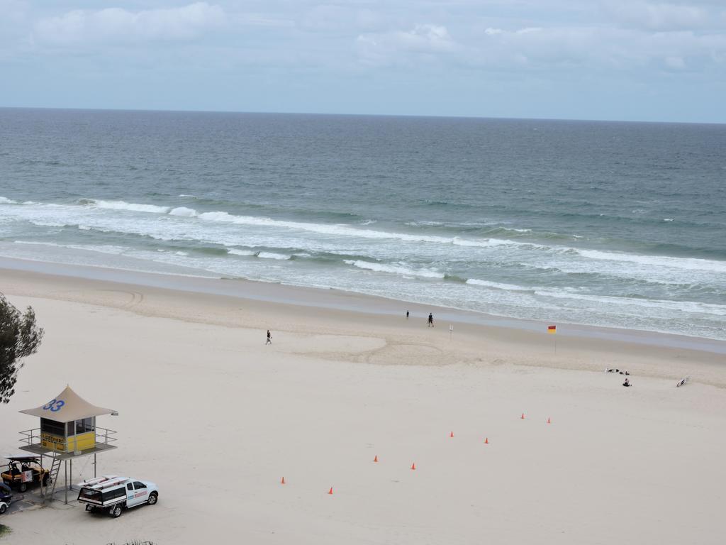 President Holiday Apartments - Absolute Beachfront Gold Coast Bagian luar foto