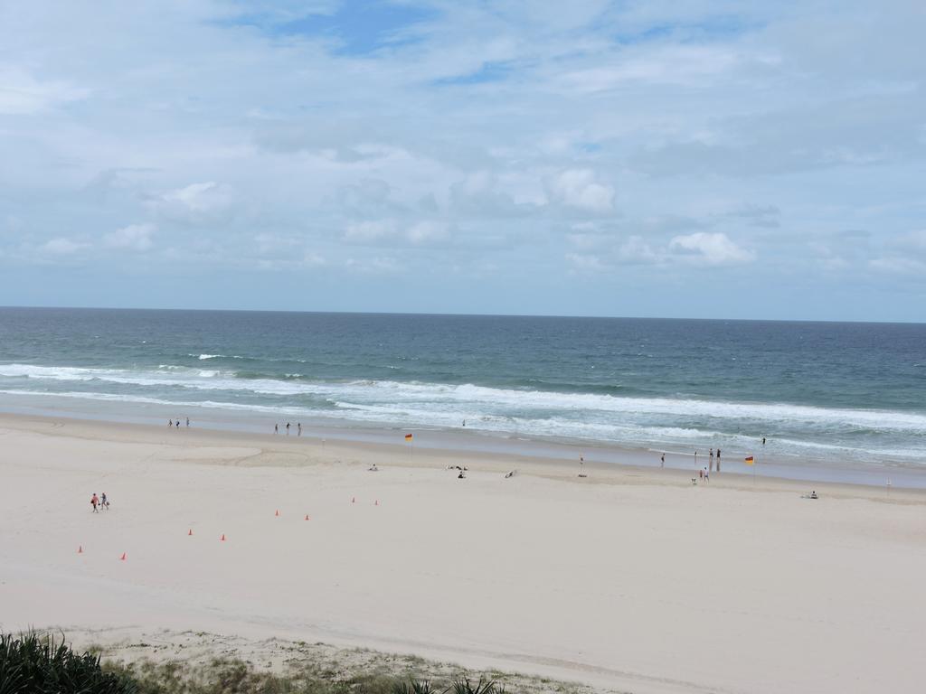 President Holiday Apartments - Absolute Beachfront Gold Coast Bagian luar foto