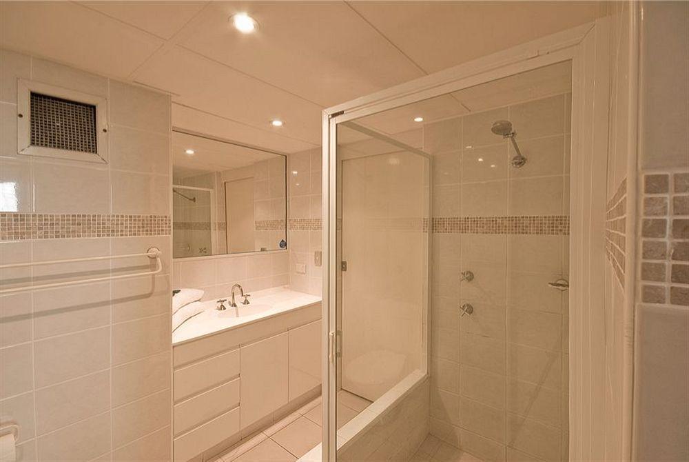 President Holiday Apartments - Absolute Beachfront Gold Coast Bagian luar foto
