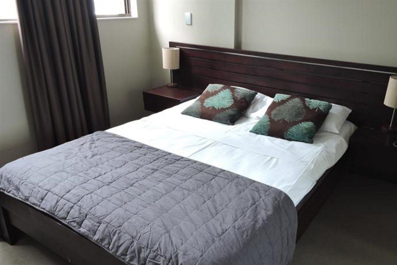 President Holiday Apartments - Absolute Beachfront Gold Coast Bagian luar foto