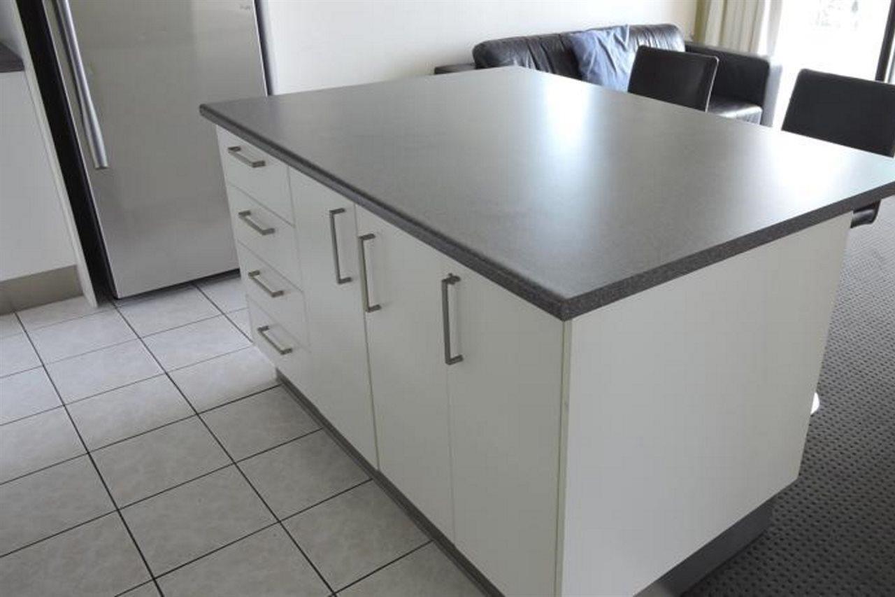 President Holiday Apartments - Absolute Beachfront Gold Coast Bagian luar foto