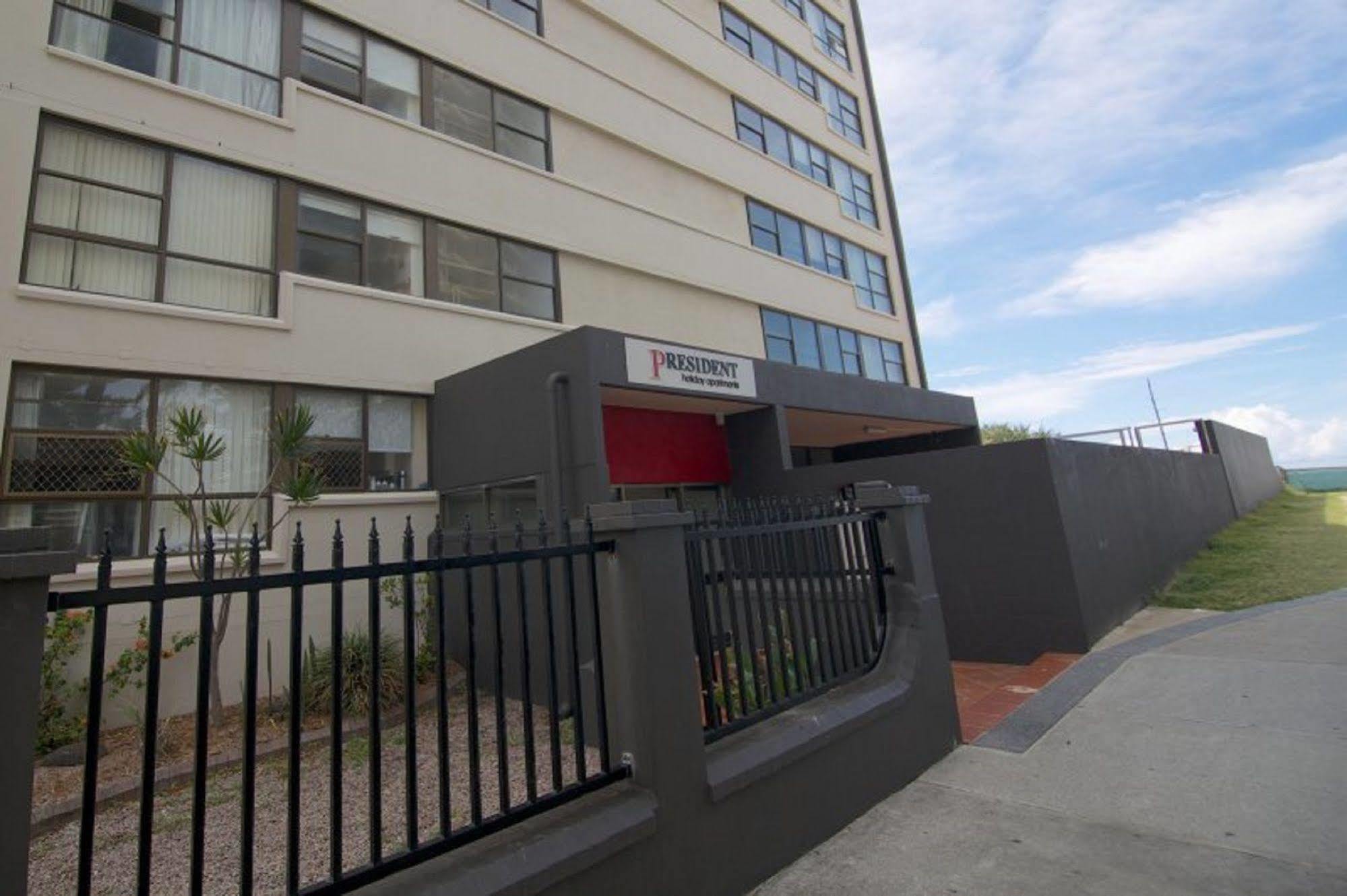 President Holiday Apartments - Absolute Beachfront Gold Coast Bagian luar foto
