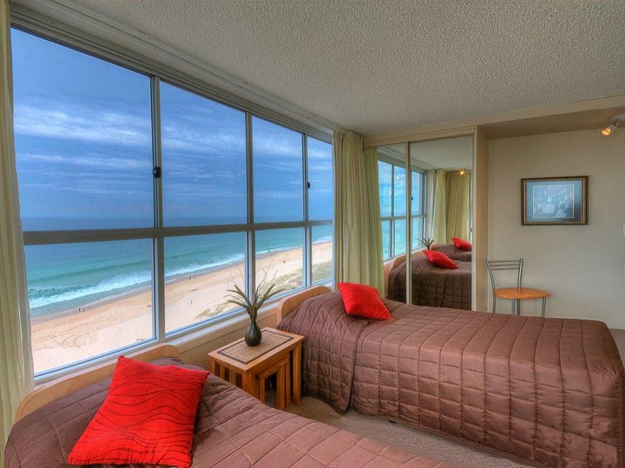 President Holiday Apartments - Absolute Beachfront Gold Coast Bagian luar foto