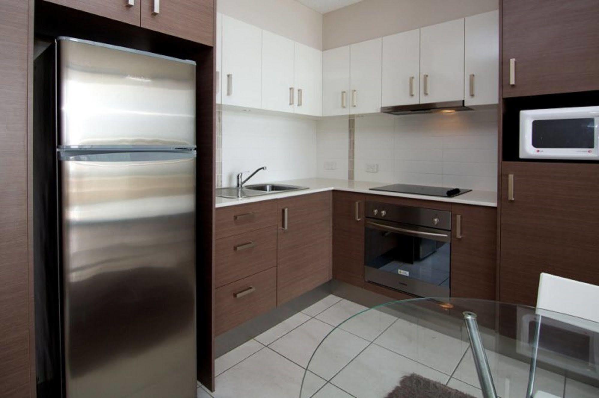 President Holiday Apartments - Absolute Beachfront Gold Coast Bagian luar foto