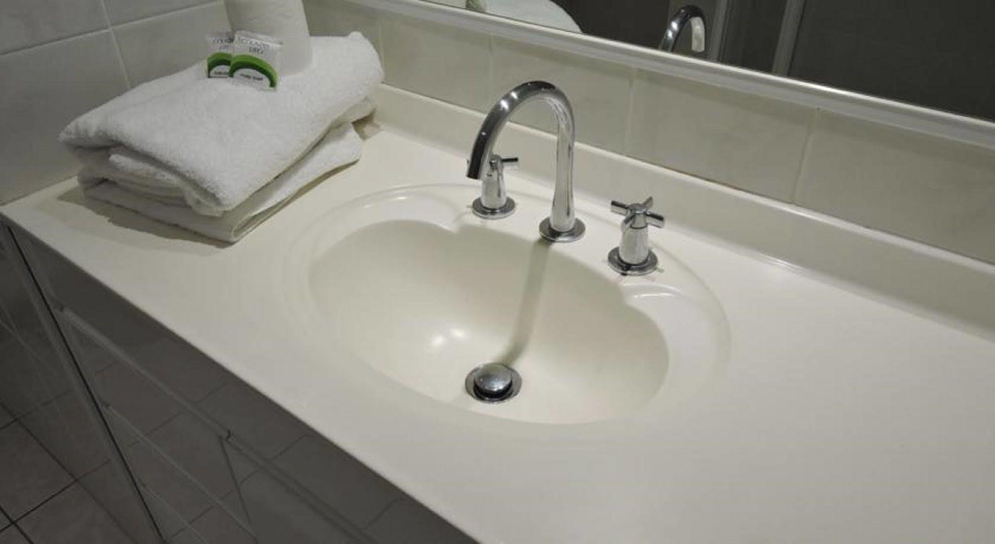 President Holiday Apartments - Absolute Beachfront Gold Coast Bagian luar foto