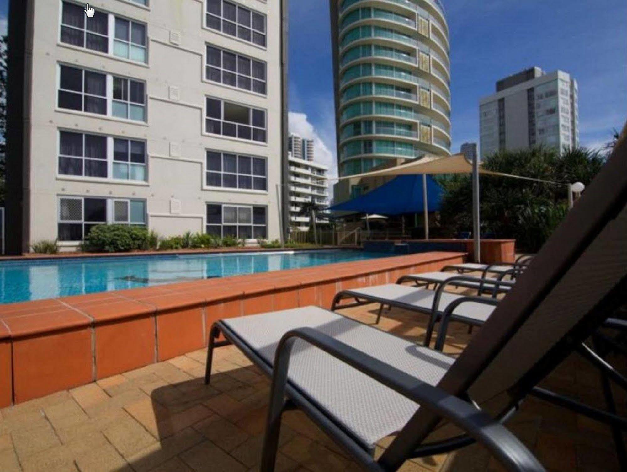 President Holiday Apartments - Absolute Beachfront Gold Coast Bagian luar foto