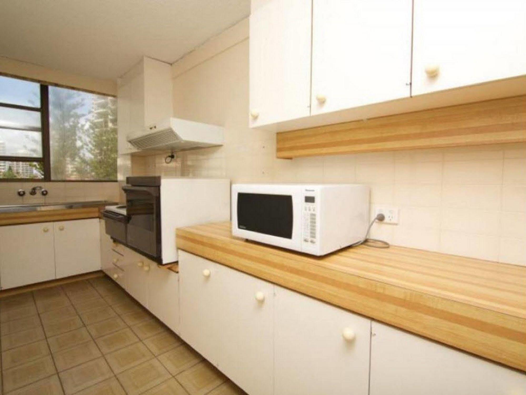 President Holiday Apartments - Absolute Beachfront Gold Coast Bagian luar foto