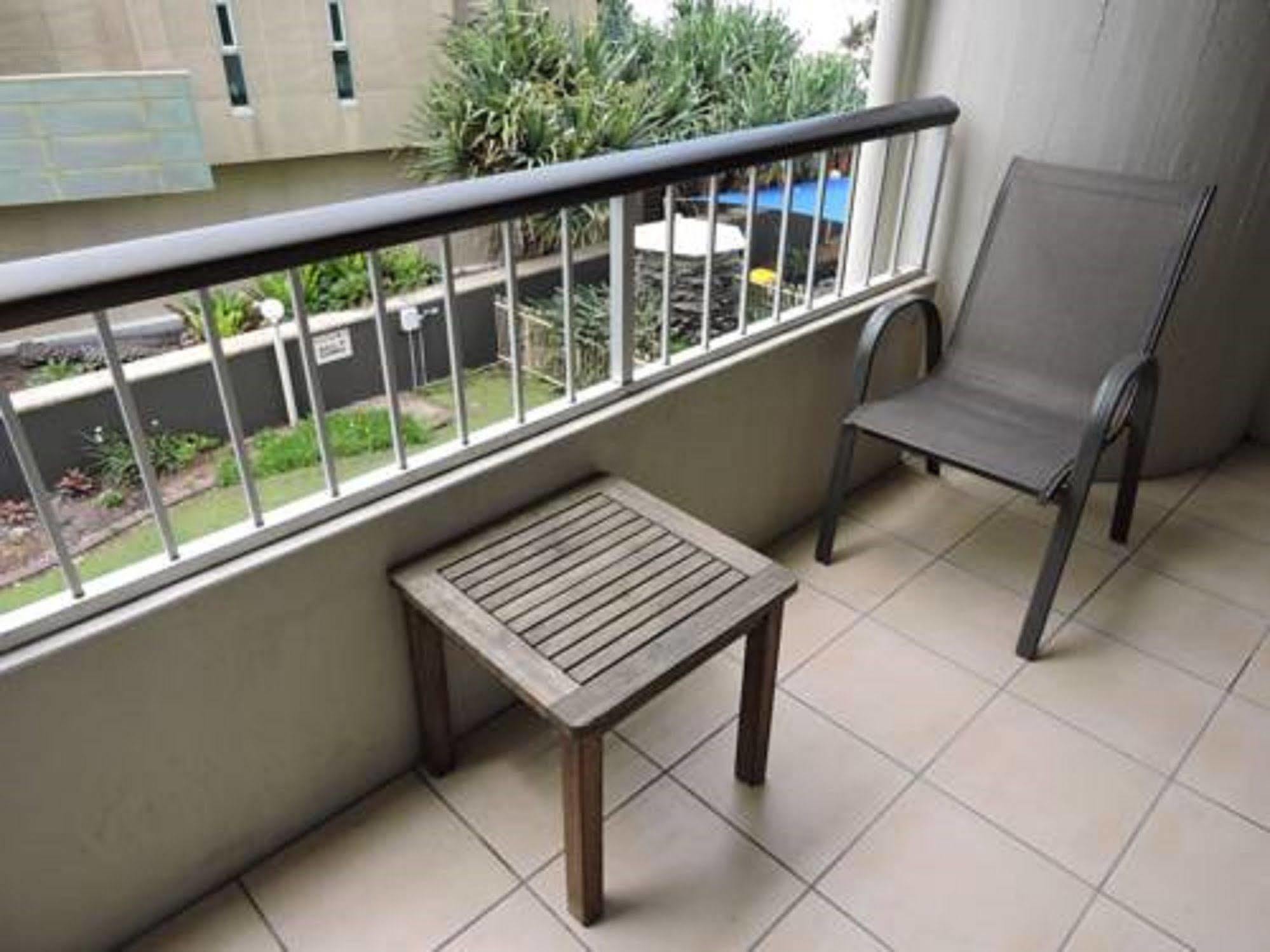 President Holiday Apartments - Absolute Beachfront Gold Coast Bagian luar foto