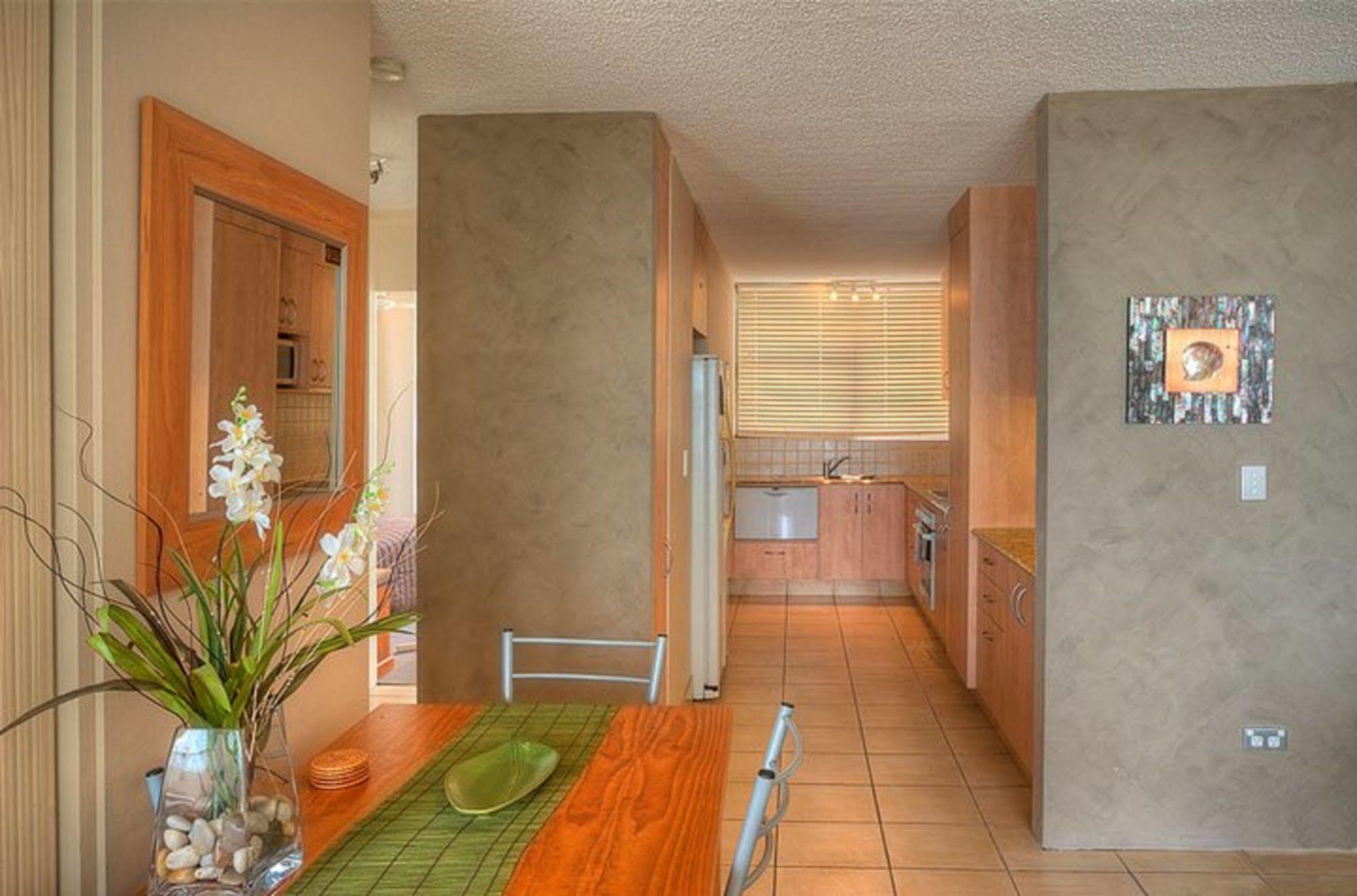 President Holiday Apartments - Absolute Beachfront Gold Coast Bagian luar foto