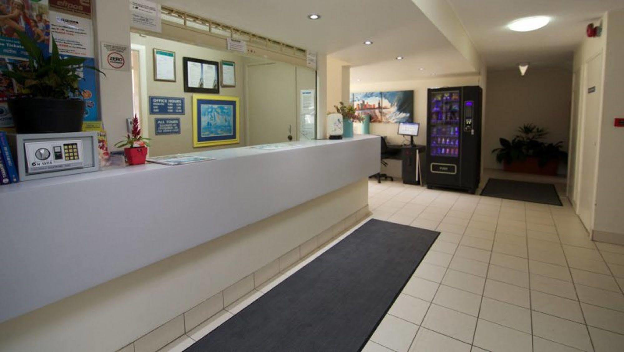 President Holiday Apartments - Absolute Beachfront Gold Coast Bagian luar foto