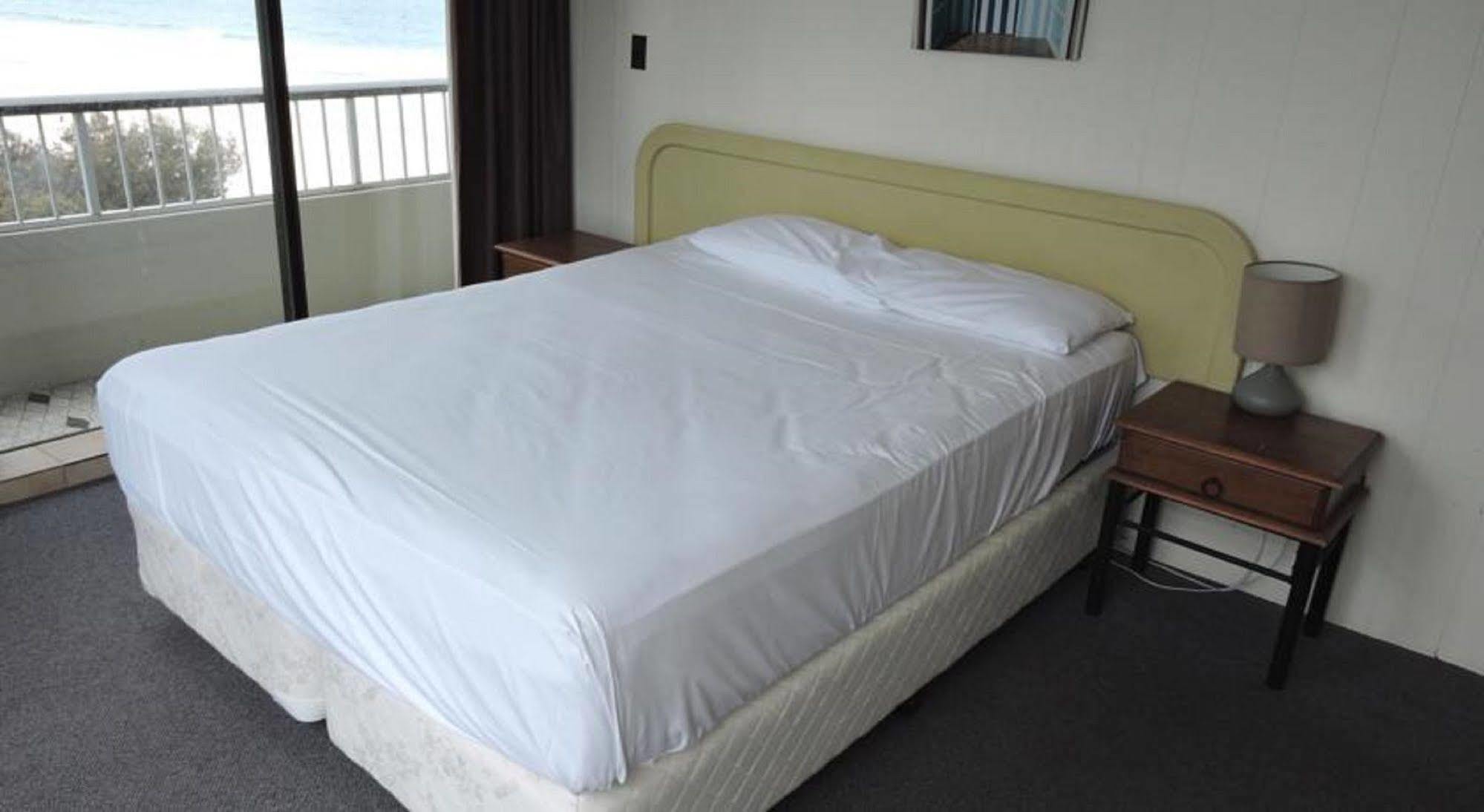 President Holiday Apartments - Absolute Beachfront Gold Coast Bagian luar foto