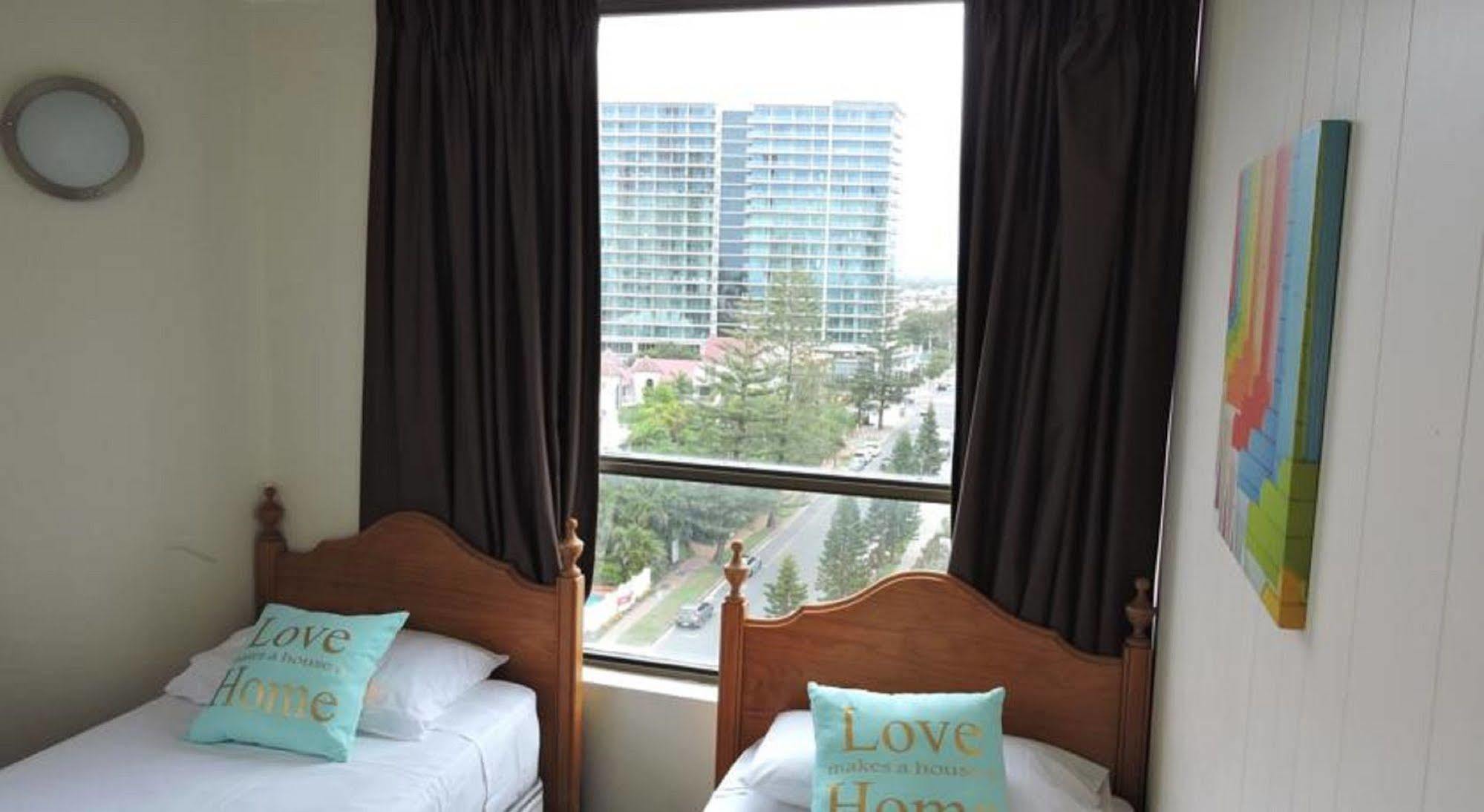President Holiday Apartments - Absolute Beachfront Gold Coast Bagian luar foto