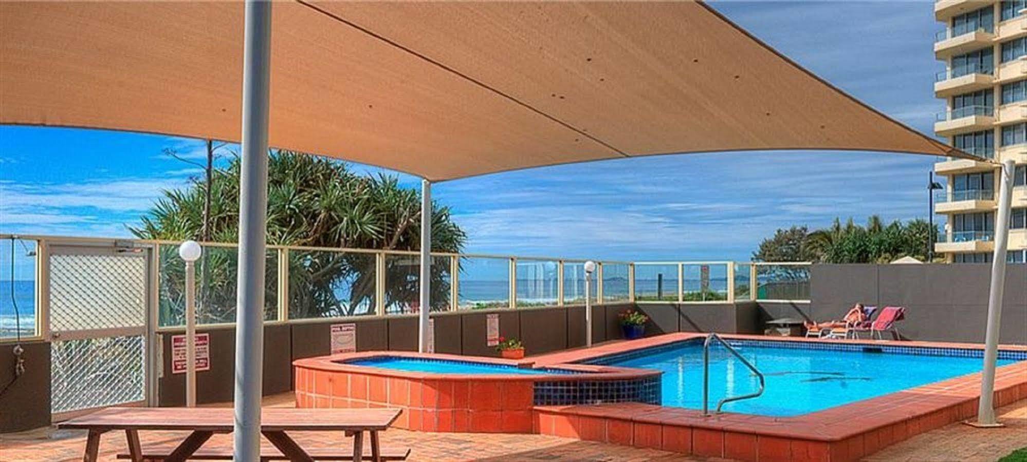 President Holiday Apartments - Absolute Beachfront Gold Coast Bagian luar foto