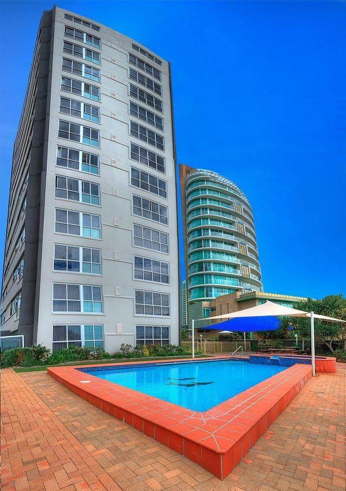 President Holiday Apartments - Absolute Beachfront Gold Coast Bagian luar foto